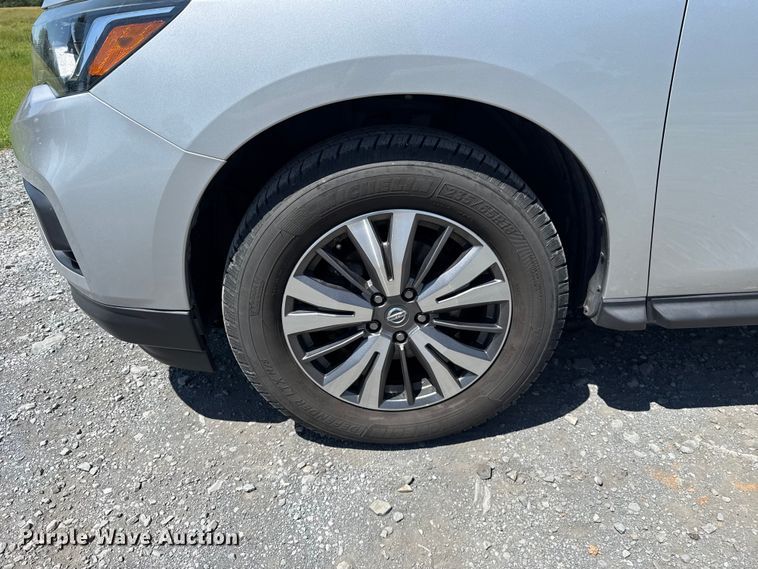 image for item ET6475 2017 Nissan Pathfinder SUV