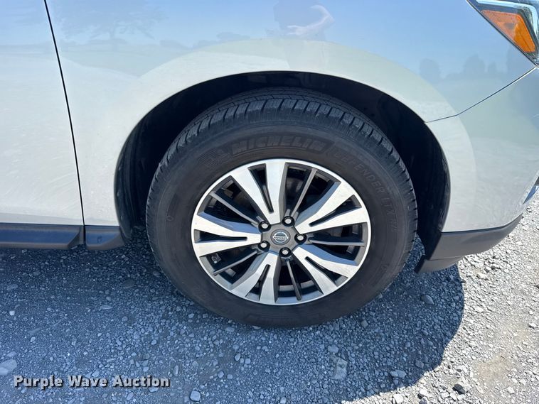 image for item ET6475 2017 Nissan Pathfinder SUV