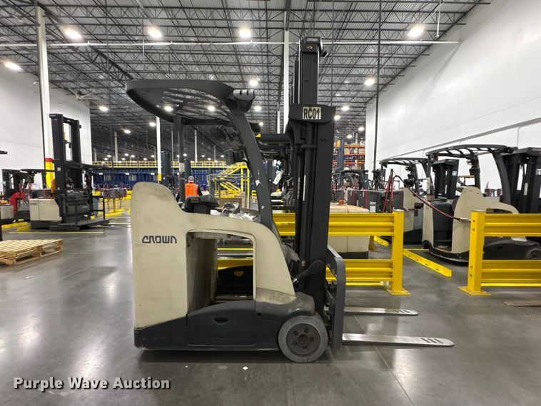 image for item EU0736 2017 Crown RC5545-45 forklift