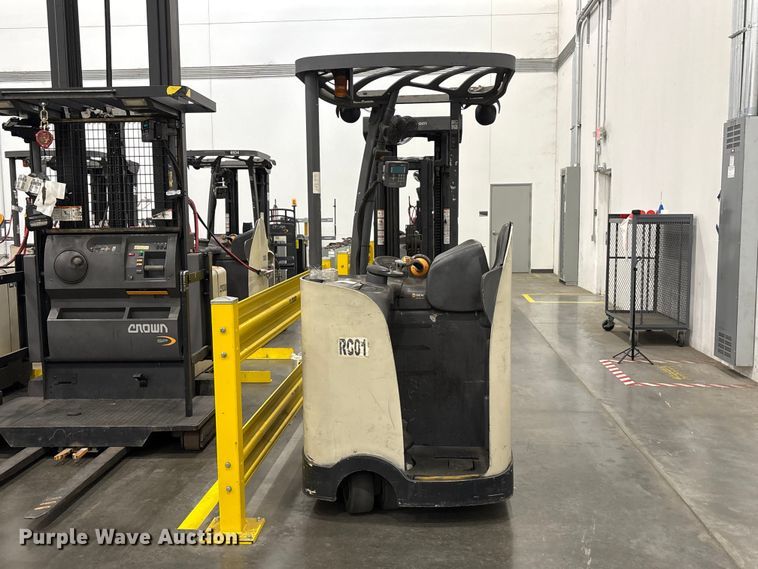 image for item EU0736 2017 Crown RC5545-45 forklift