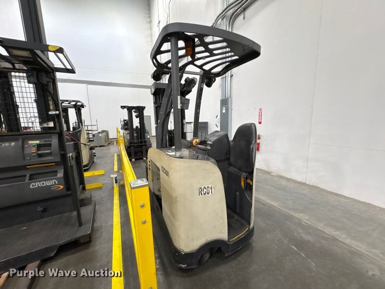 image for item EU0736 2017 Crown RC5545-45 forklift