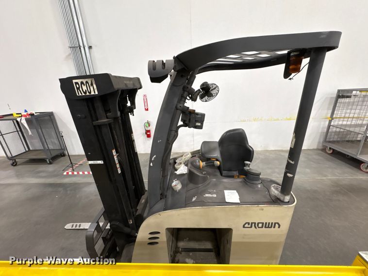 image for item EU0736 2017 Crown RC5545-45 forklift