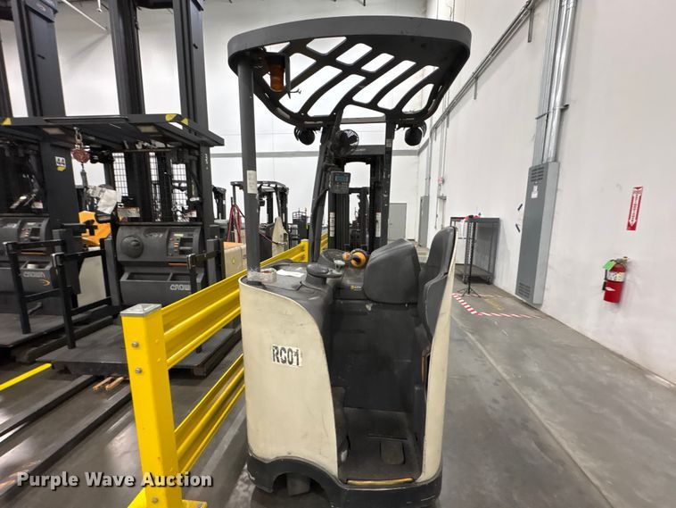 image for item EU0736 2017 Crown RC5545-45 forklift