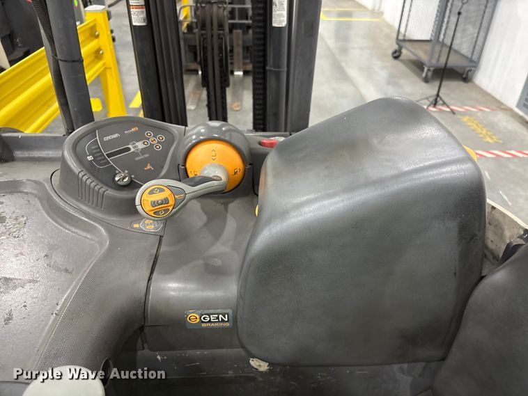 image for item EU0736 2017 Crown RC5545-45 forklift