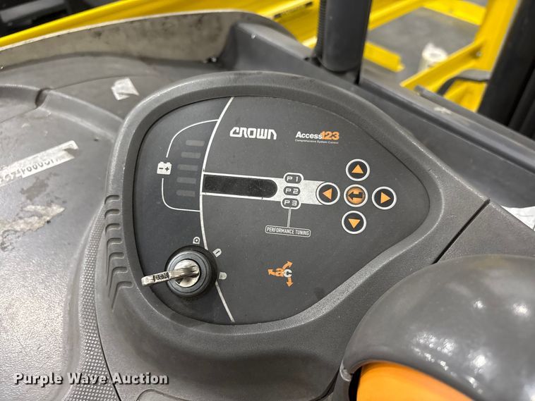 image for item EU0736 2017 Crown RC5545-45 forklift
