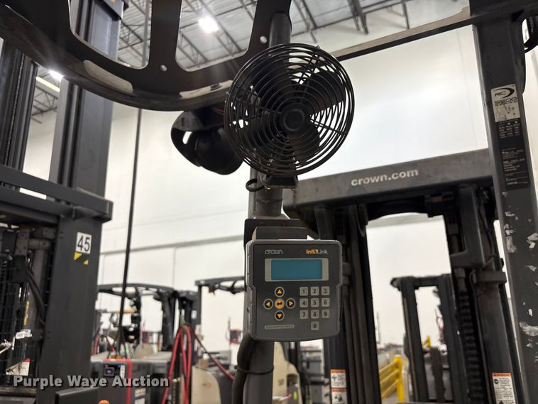 image for item EU0736 2017 Crown RC5545-45 forklift