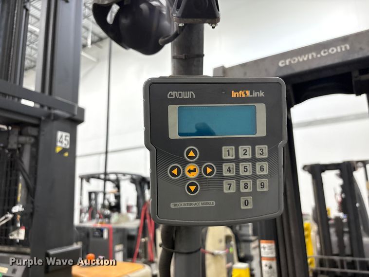 image for item EU0736 2017 Crown RC5545-45 forklift