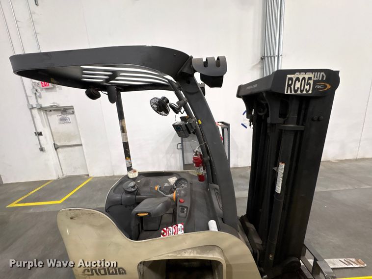 image for item EU0737 2017 Crown RC5545-45 forklift