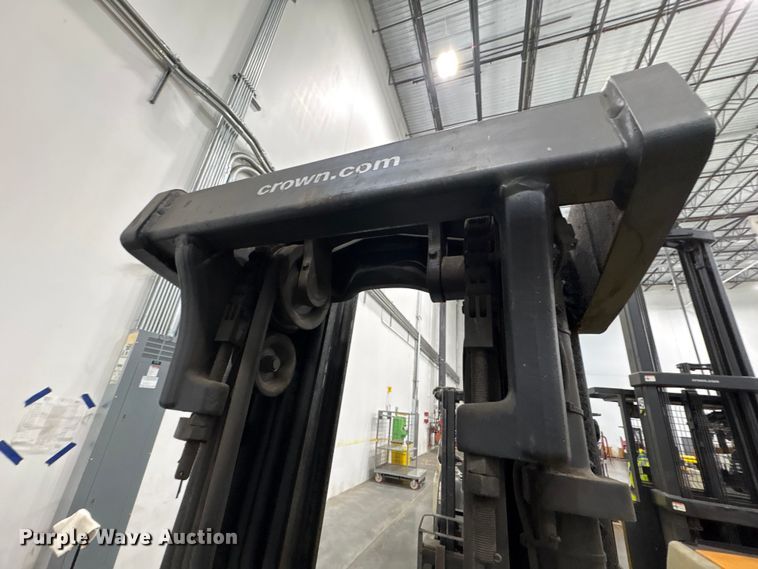 image for item EU0737 2017 Crown RC5545-45 forklift