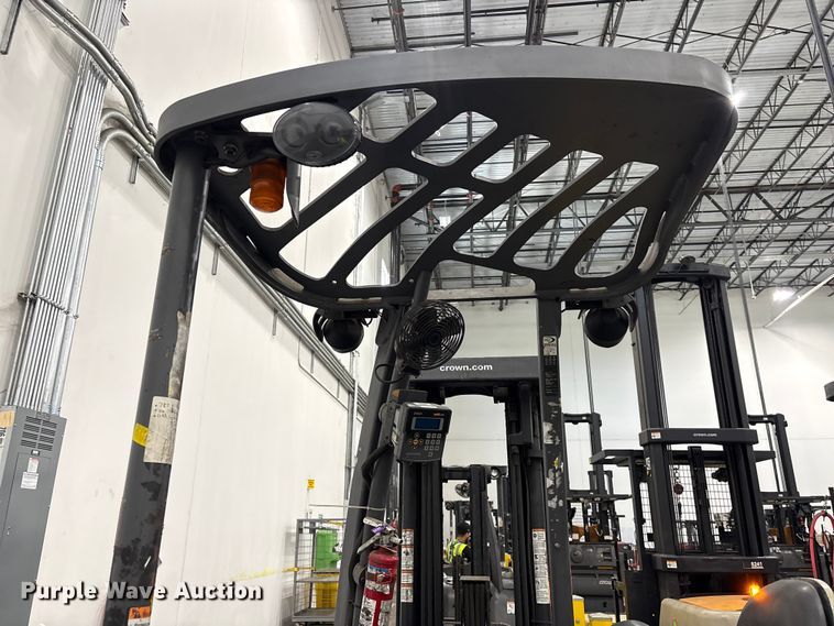 image for item EU0737 2017 Crown RC5545-45 forklift