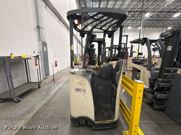 image for item EU0737 2017 Crown RC5545-45 forklift