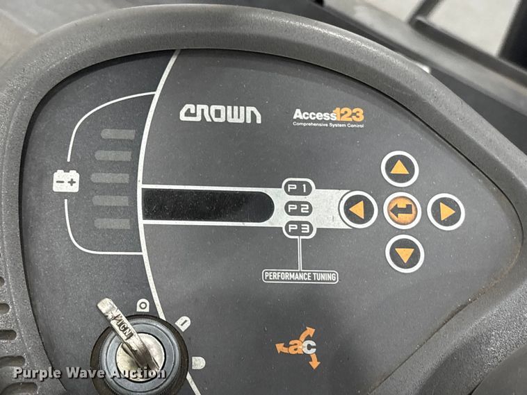 image for item EU0737 2017 Crown RC5545-45 forklift