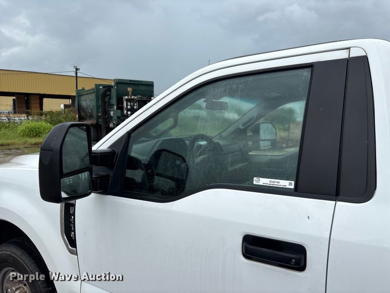 image for item EU0740 2017 Ford F250 Super Duty pickup truck