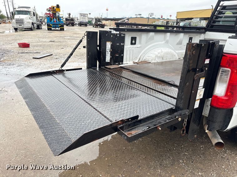 image for item EU0740 2017 Ford F250 Super Duty pickup truck