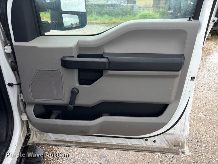 image for item EU0740 2017 Ford F250 Super Duty pickup truck