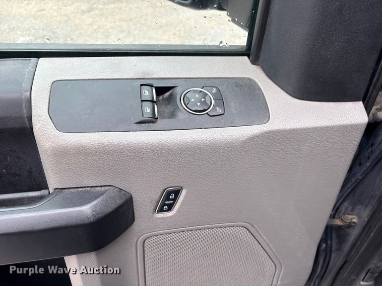 image for item EU0741 2017 Ford F250 Super Duty pickup truck