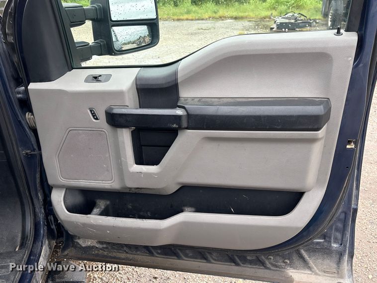 image for item EU0741 2017 Ford F250 Super Duty pickup truck