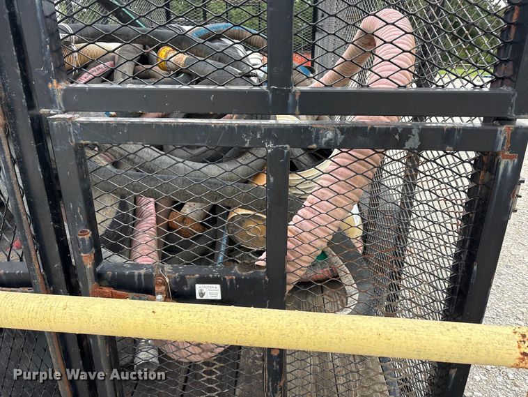 image for item EU5675 2018 East Texas refuse trailer