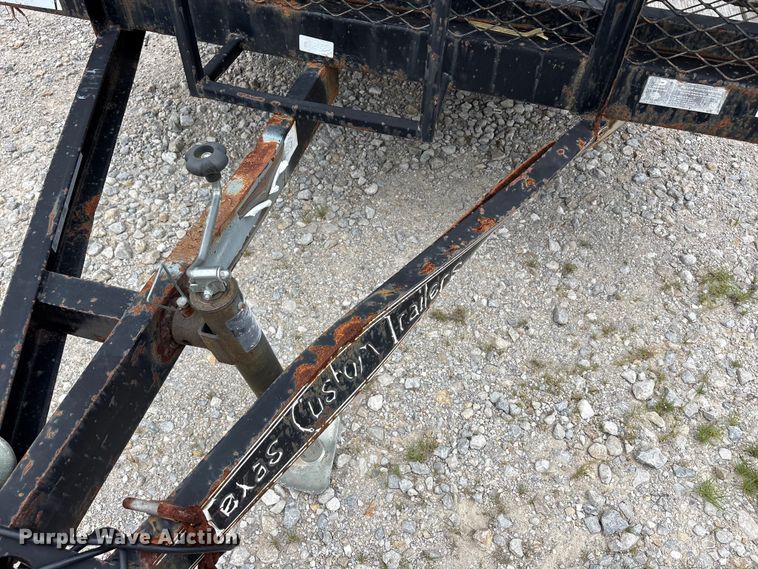 image for item EU5676 2018 East Texas refuse trailer