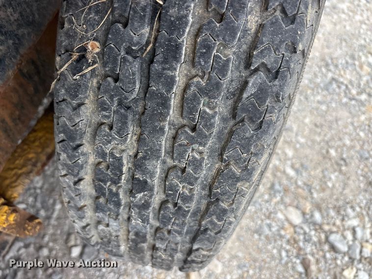 image for item EU5676 2018 East Texas refuse trailer