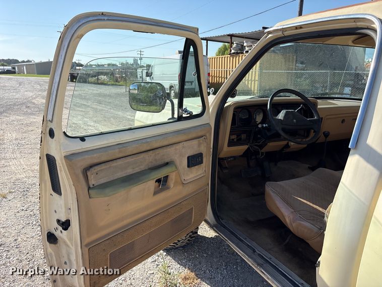 image for item EU5781 1988 Dodge W250 pickup truck