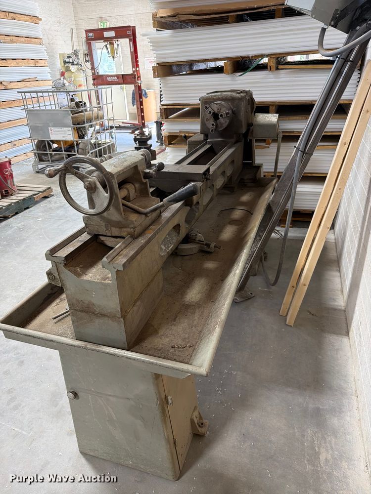 image for item EV2332 Clausing 6913  metal lathe