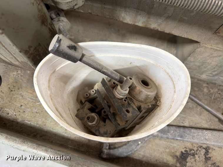 image for item EV2332 Clausing 6913  metal lathe
