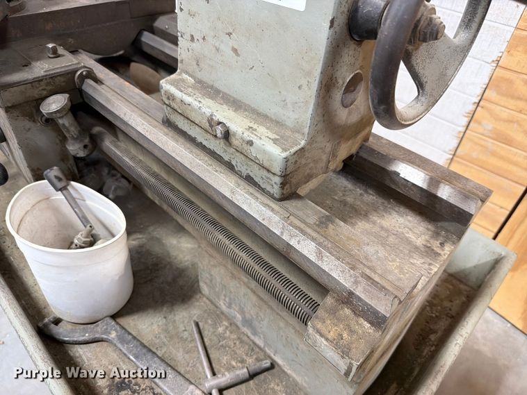 image for item EV2332 Clausing 6913  metal lathe