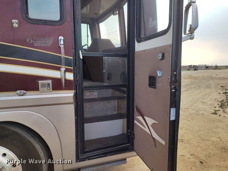 image for item EW1018 2001 Featherlight Vogue 5000 RV