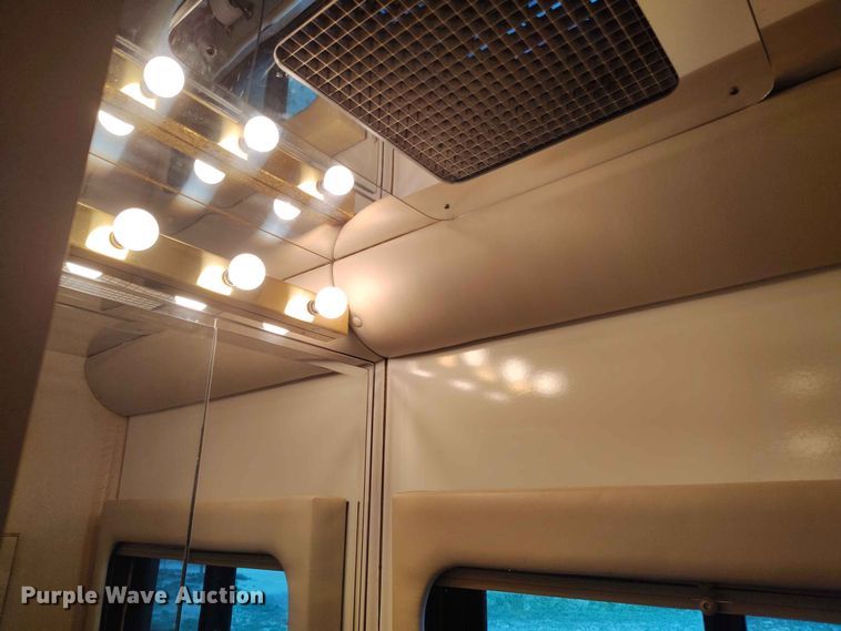image for item EW1018 2001 Featherlight Vogue 5000 RV