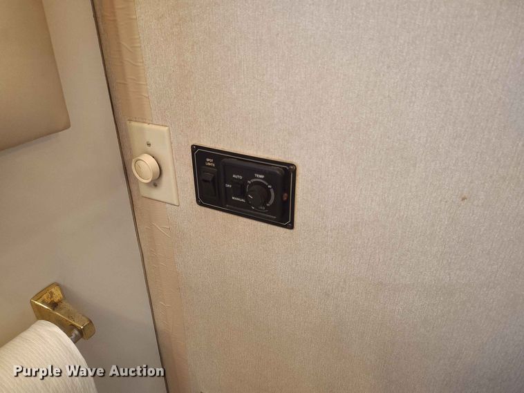 image for item EW1018 2001 Featherlight Vogue 5000 RV