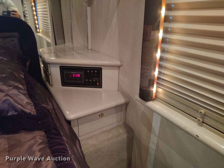 image for item EW1018 2001 Featherlight Vogue 5000 RV