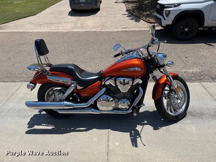 image for item EW4025 2004 Honda VTX1300 motorcycle