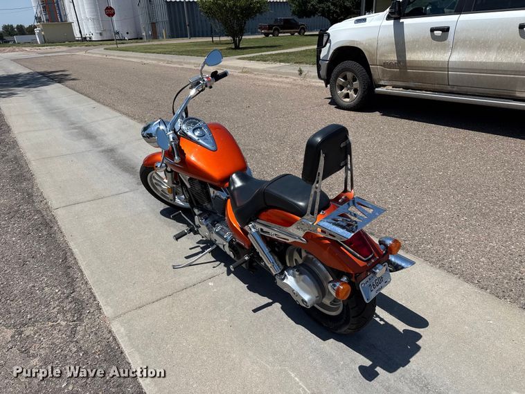 image for item EW4025 2004 Honda VTX1300 motorcycle