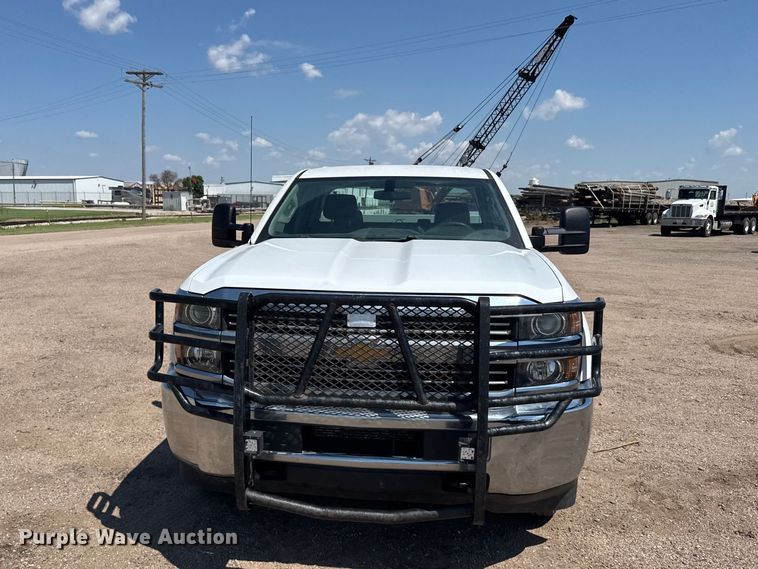image for item EW4963 2018 Chevrolet Silverado 2500HD utility bed pickup truck