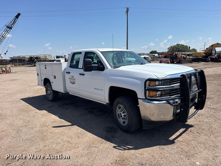 image for item EW4963 2018 Chevrolet Silverado 2500HD utility bed pickup truck