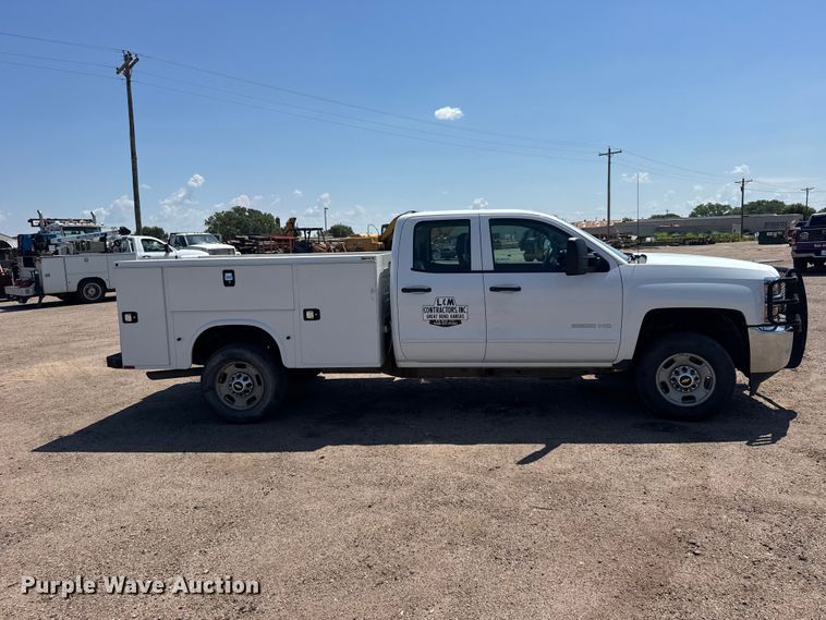 image for item EW4963 2018 Chevrolet Silverado 2500HD utility bed pickup truck