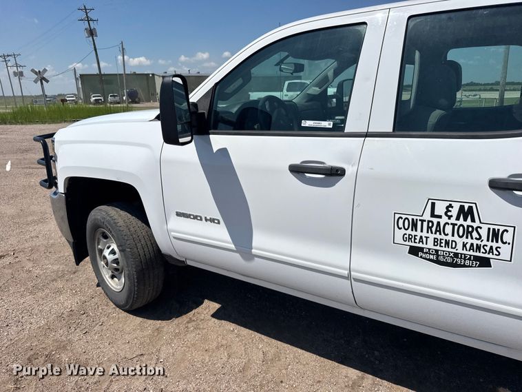 image for item EW4963 2018 Chevrolet Silverado 2500HD utility bed pickup truck