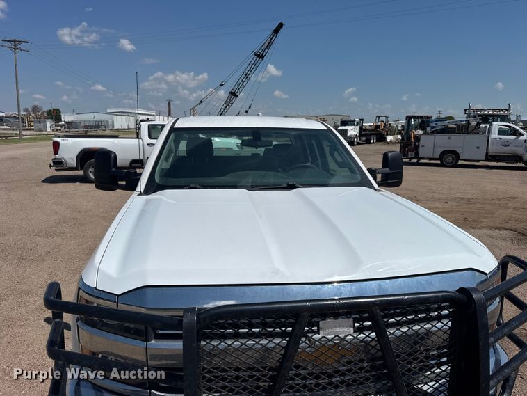 image for item EW4963 2018 Chevrolet Silverado 2500HD utility bed pickup truck
