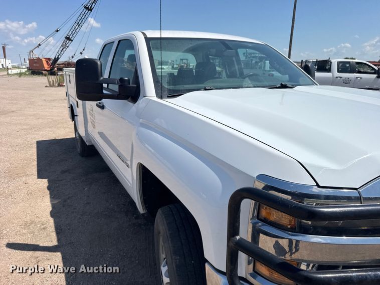image for item EW4963 2018 Chevrolet Silverado 2500HD utility bed pickup truck
