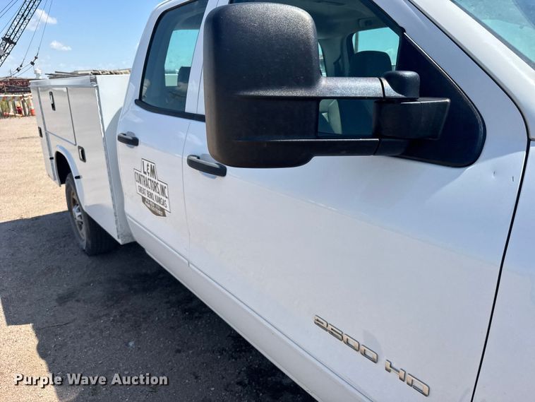 image for item EW4963 2018 Chevrolet Silverado 2500HD utility bed pickup truck