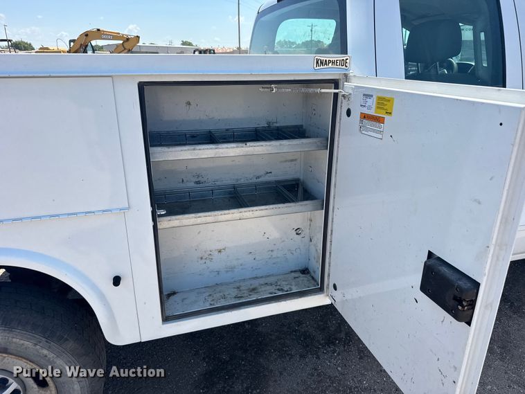 image for item EW4963 2018 Chevrolet Silverado 2500HD utility bed pickup truck