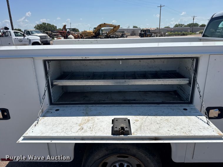 image for item EW4963 2018 Chevrolet Silverado 2500HD utility bed pickup truck