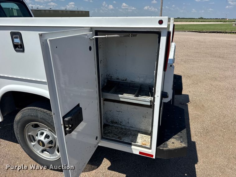 image for item EW4963 2018 Chevrolet Silverado 2500HD utility bed pickup truck