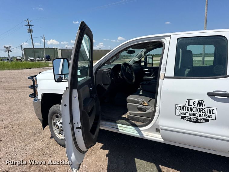 image for item EW4963 2018 Chevrolet Silverado 2500HD utility bed pickup truck