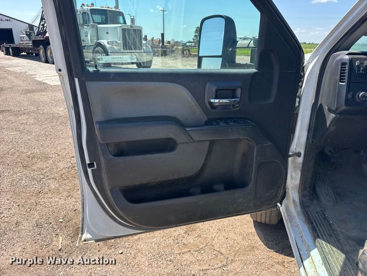 image for item EW4963 2018 Chevrolet Silverado 2500HD utility bed pickup truck