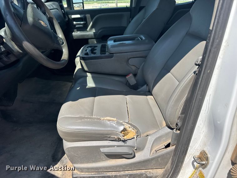 image for item EW4963 2018 Chevrolet Silverado 2500HD utility bed pickup truck