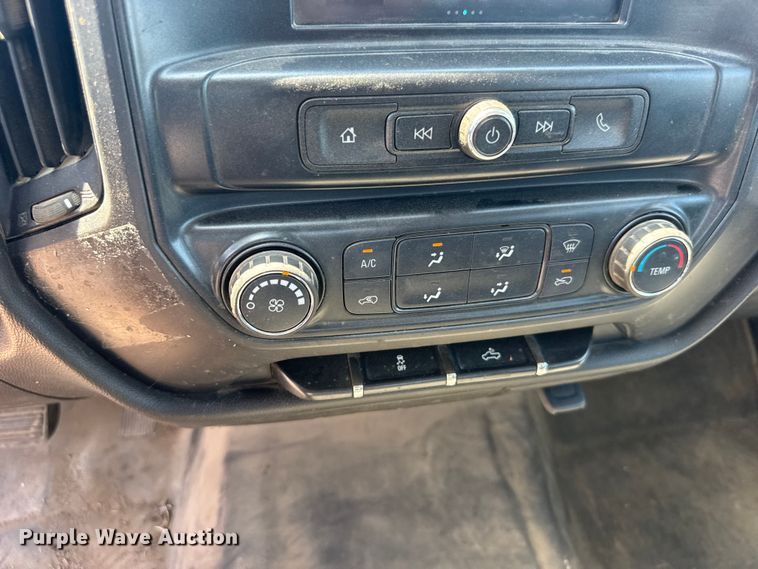 image for item EW4963 2018 Chevrolet Silverado 2500HD utility bed pickup truck
