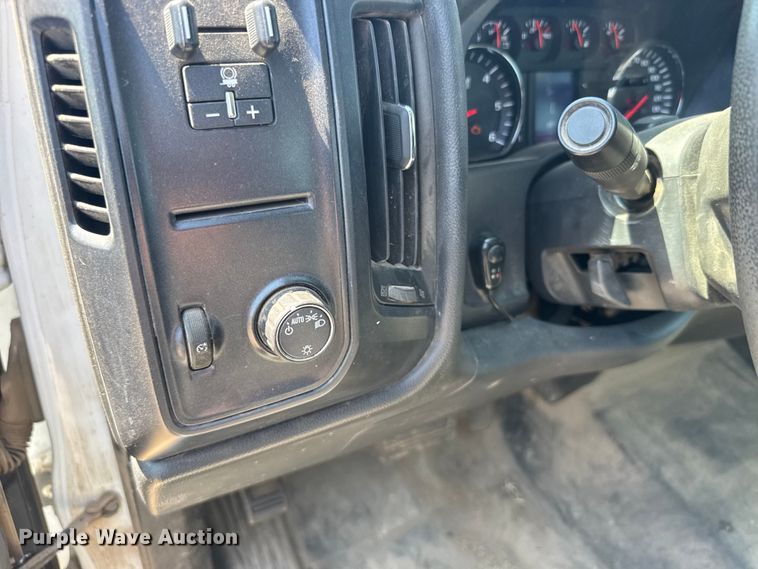 image for item EW4963 2018 Chevrolet Silverado 2500HD utility bed pickup truck