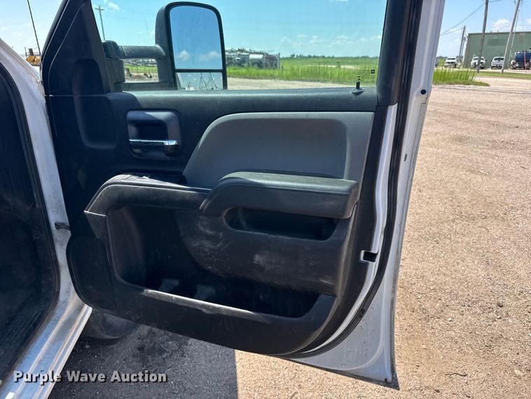 image for item EW4963 2018 Chevrolet Silverado 2500HD utility bed pickup truck